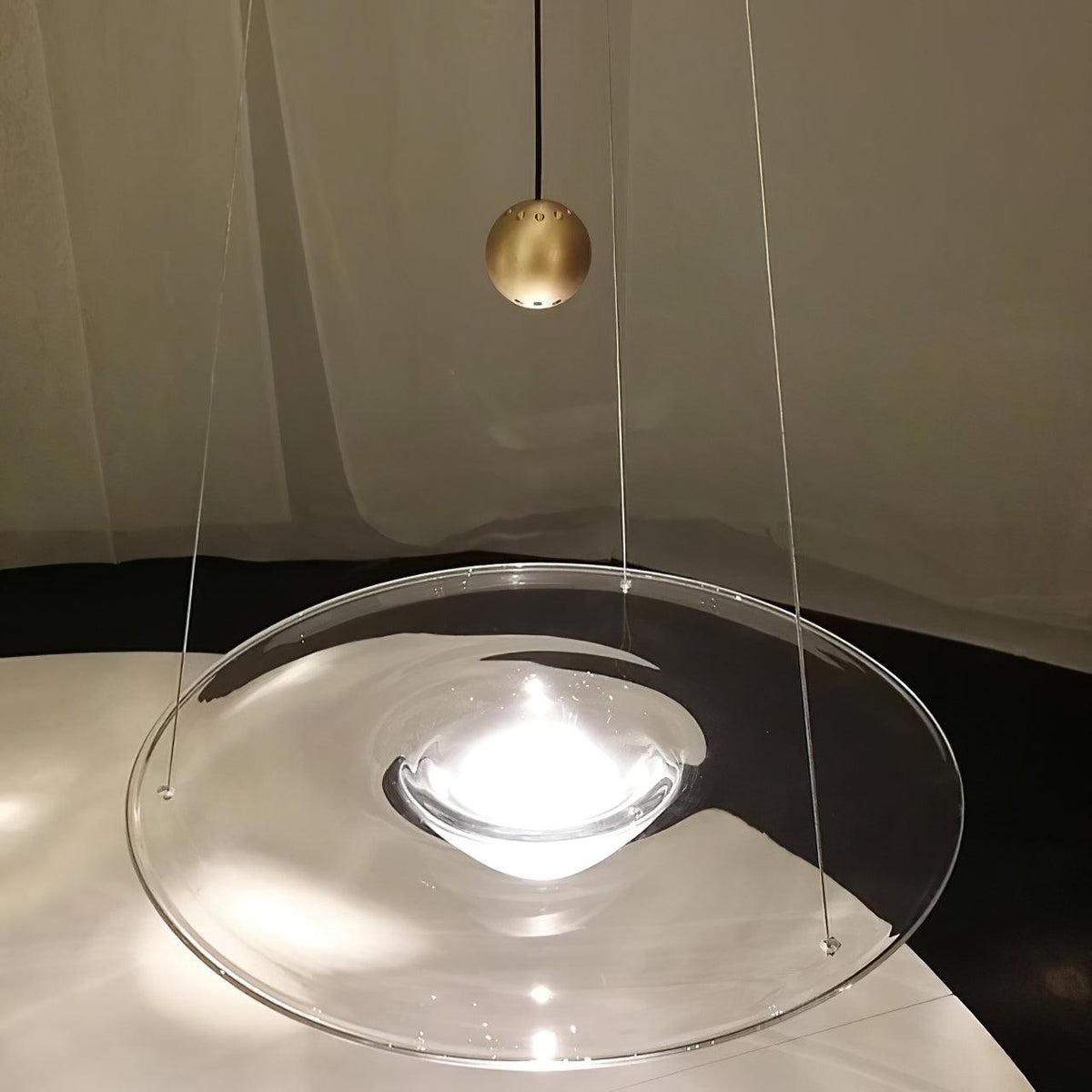 Aurivine hanglamp van messing met minimalistisch ontwerp
