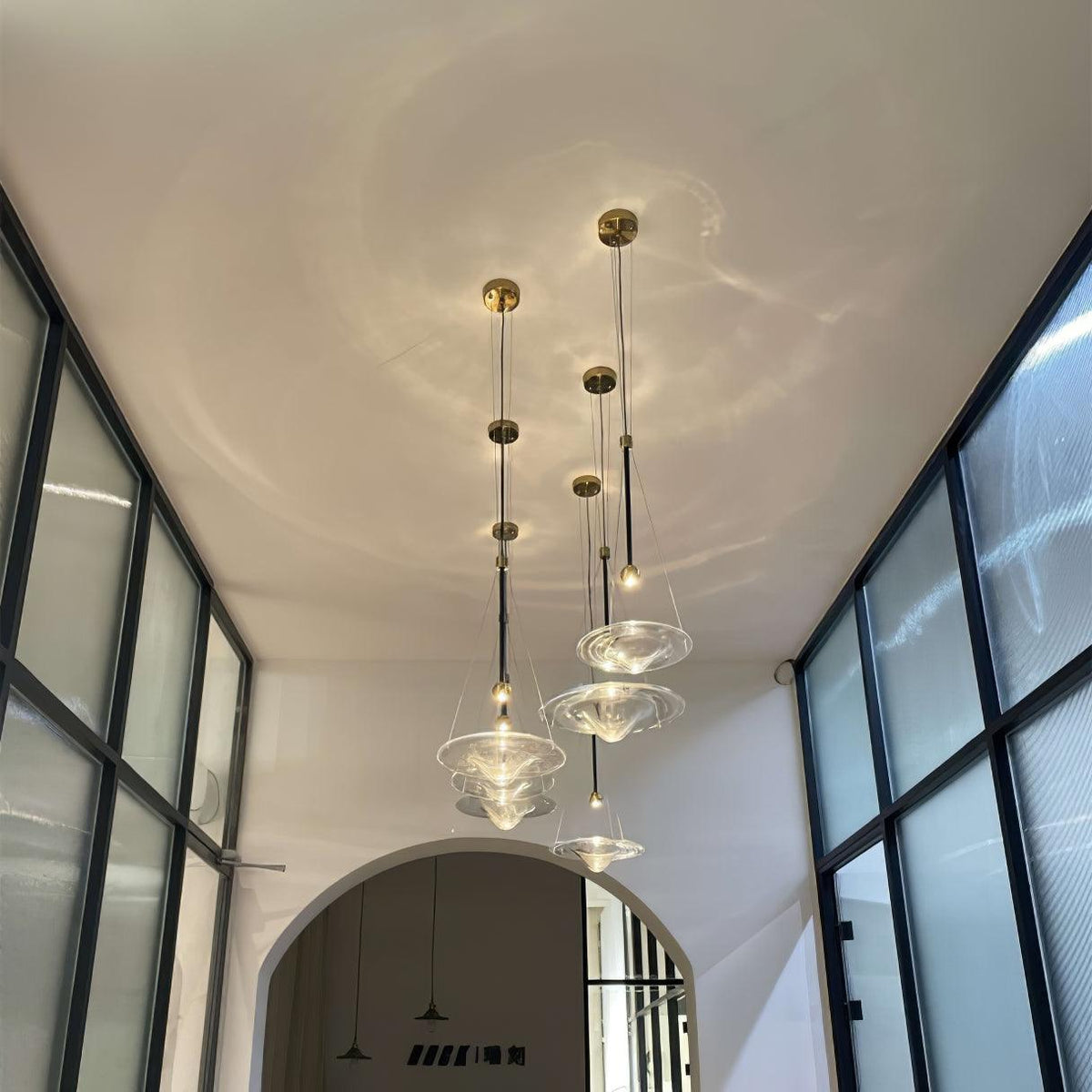Aurivine hanglamp van messing met minimalistisch ontwerp