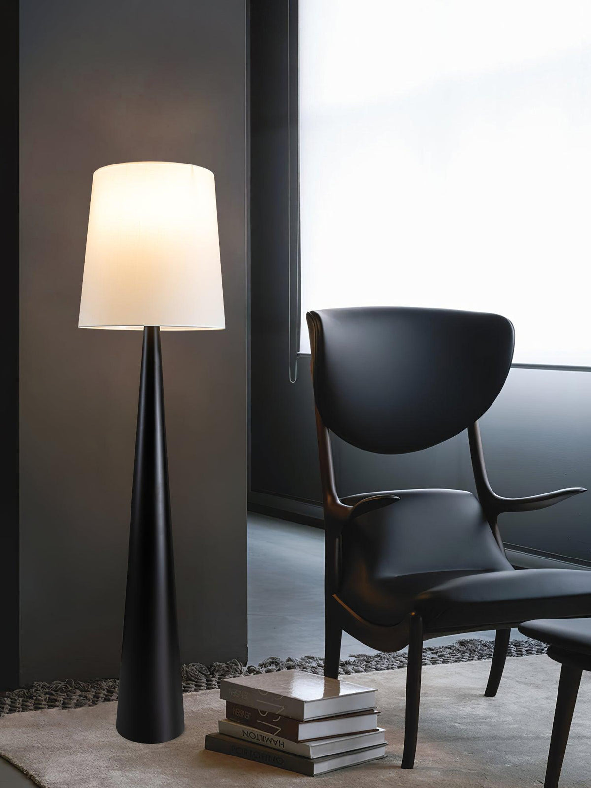 Linania vloerlamp met stoffen kap in minimalistisch ontwerp