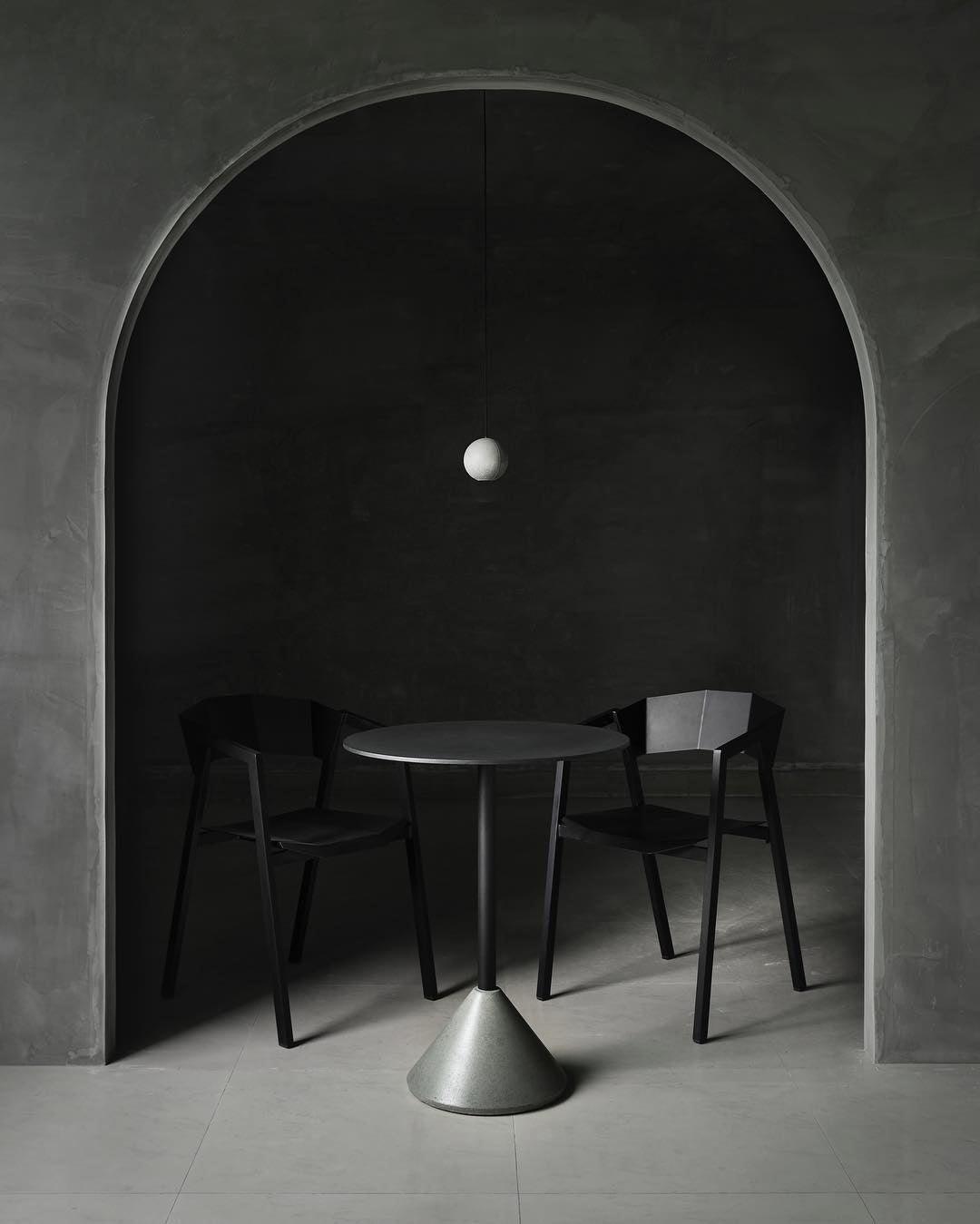 Umi hanglamp van beton met bolvormige maan Minimalistisch