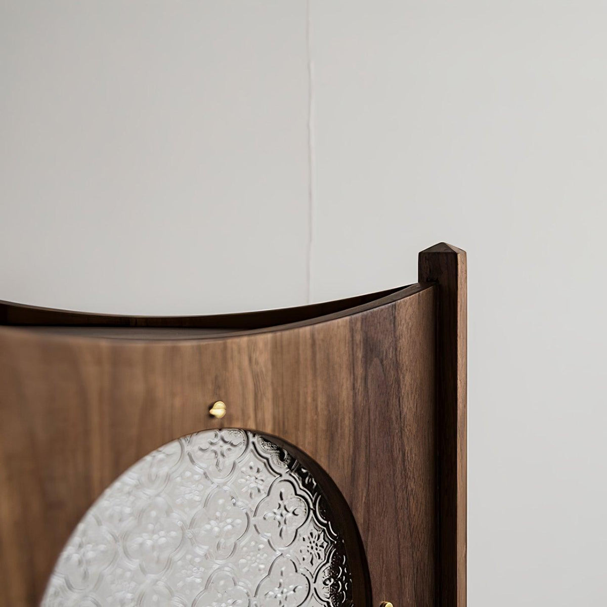Carvora vloerlamp van walnoothout