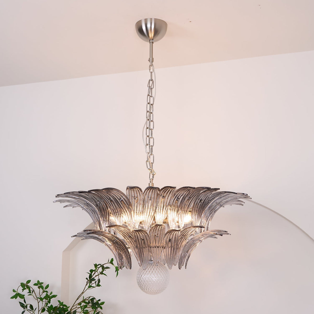 Liororira kroonluchter met gelaagde heldere Murano-glasbladeren