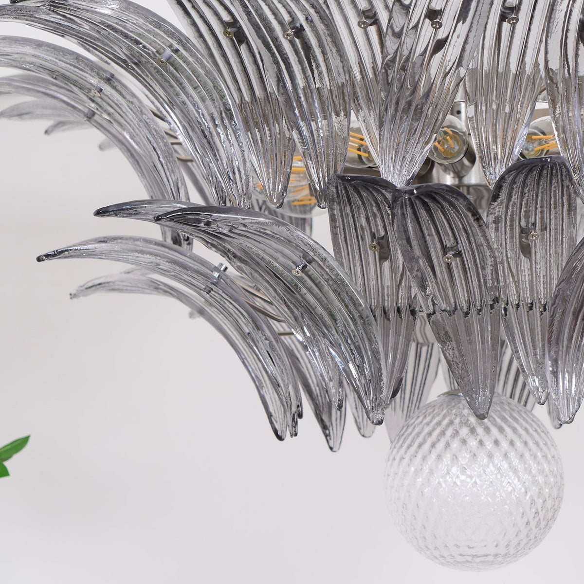 Liororira kroonluchter met gelaagde heldere Murano-glasbladeren
