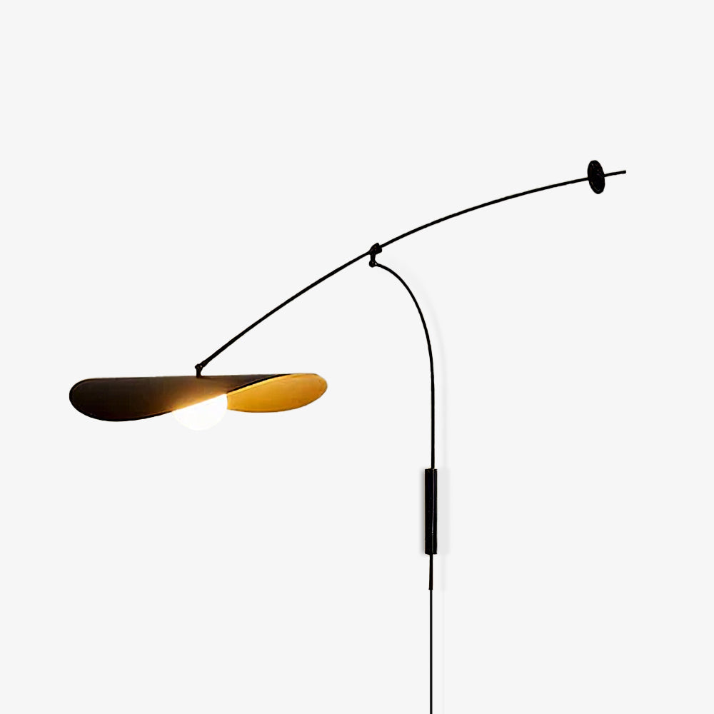 Tirove wandlamp van glas in minimalistisch ontwerp