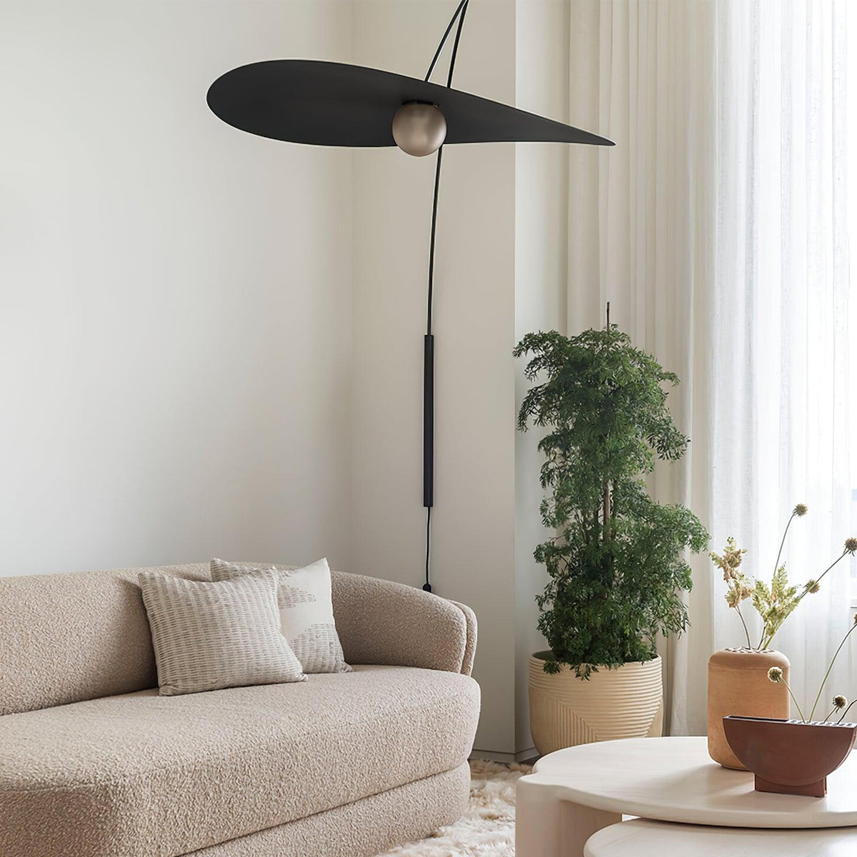 Tirove wandlamp van glas in minimalistisch ontwerp