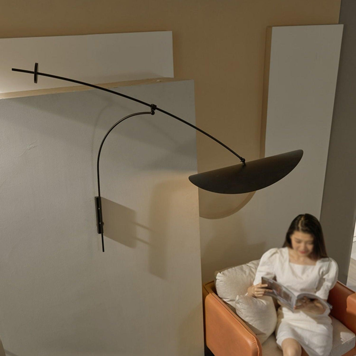 Tirove wandlamp van glas in minimalistisch ontwerp