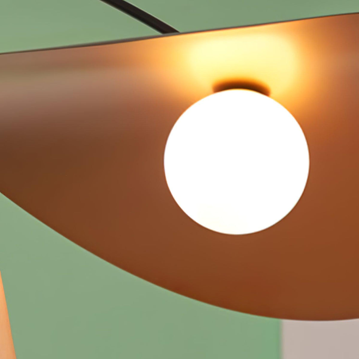 Tirove wandlamp van glas in minimalistisch ontwerp