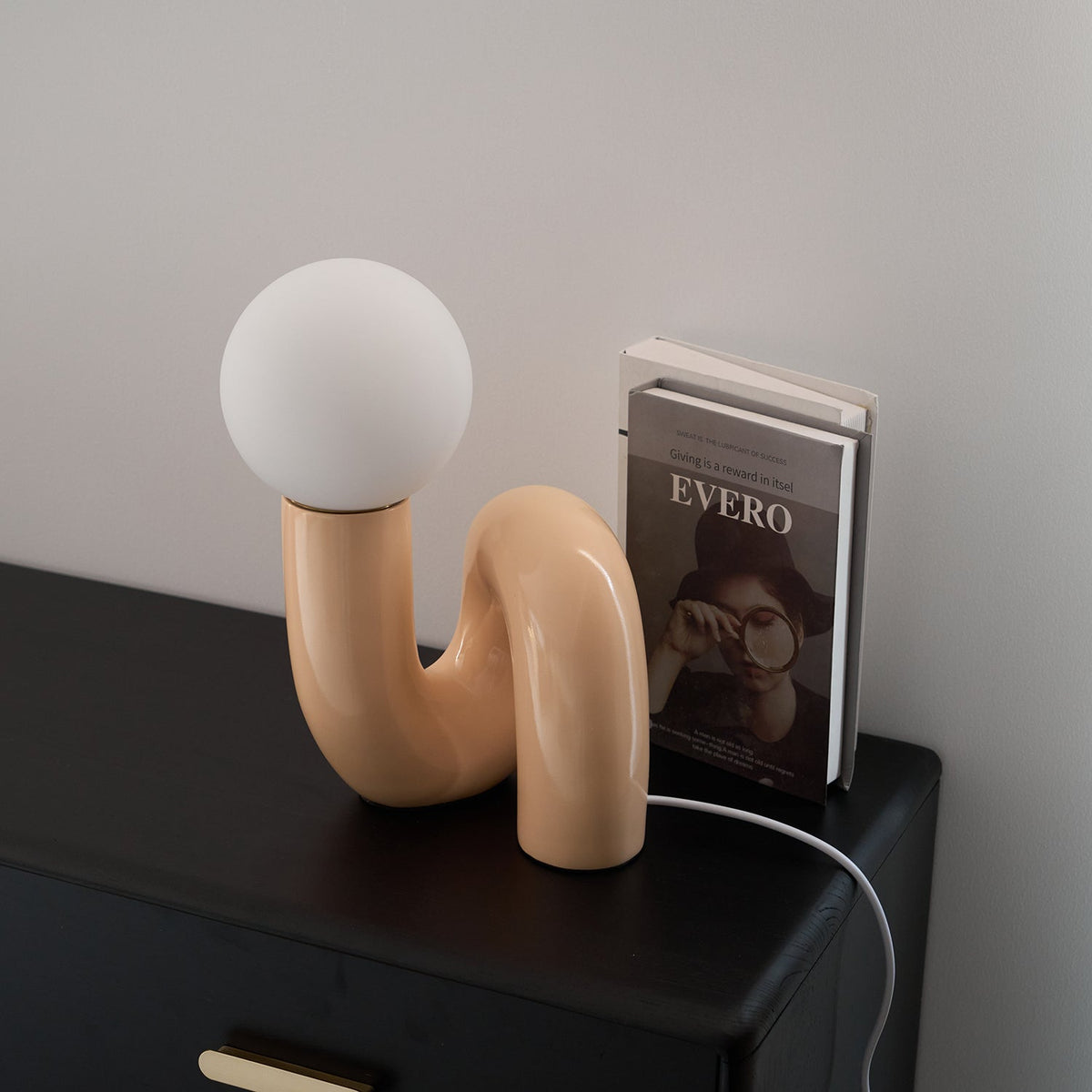 Soreeon tafellamp Playful N-vorm volledig wit