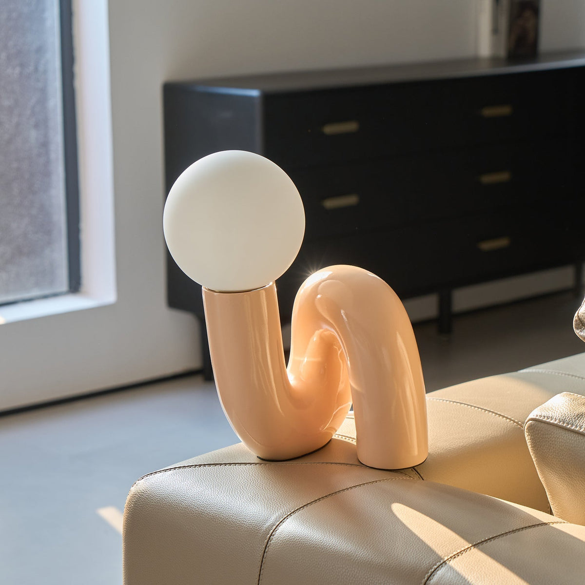 Soreeon tafellamp Playful N-vorm volledig wit
