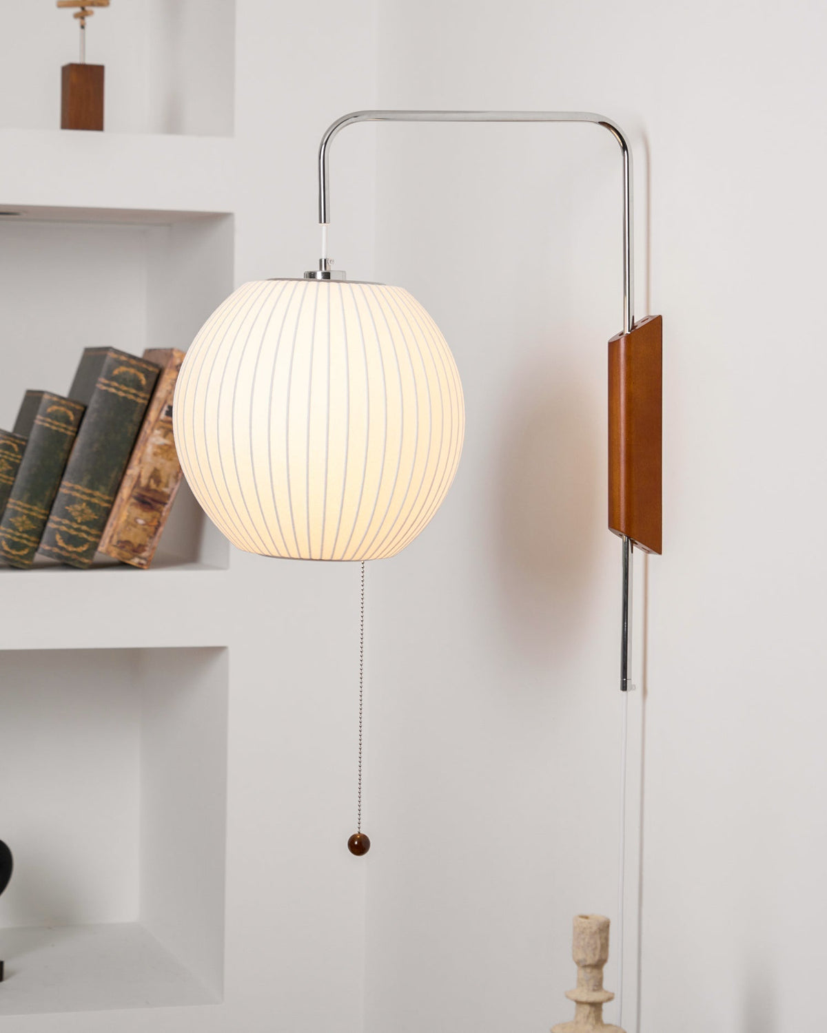 Aldinira wandlamp walnoot bal
