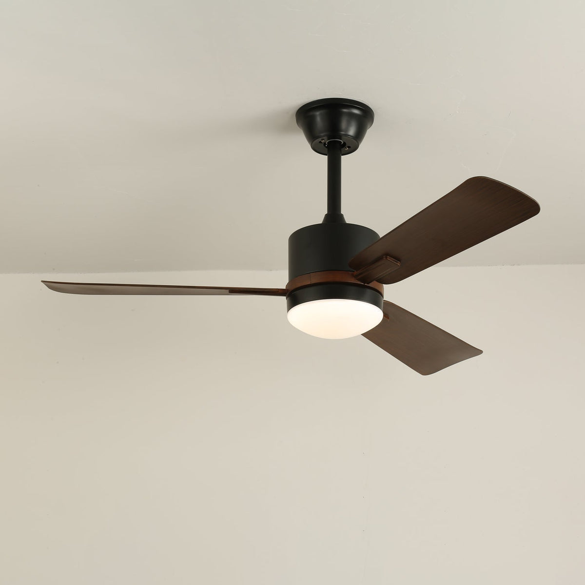 Zeyra Moderne plafondventilator met verlichting van walnoothout