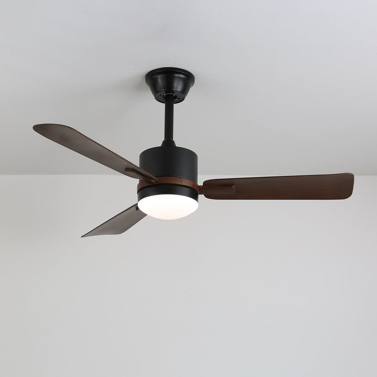 Zeyra Moderne plafondventilator met verlichting van walnoothout