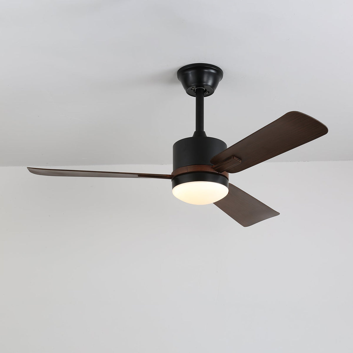 Zeyra Moderne plafondventilator met verlichting van walnoothout