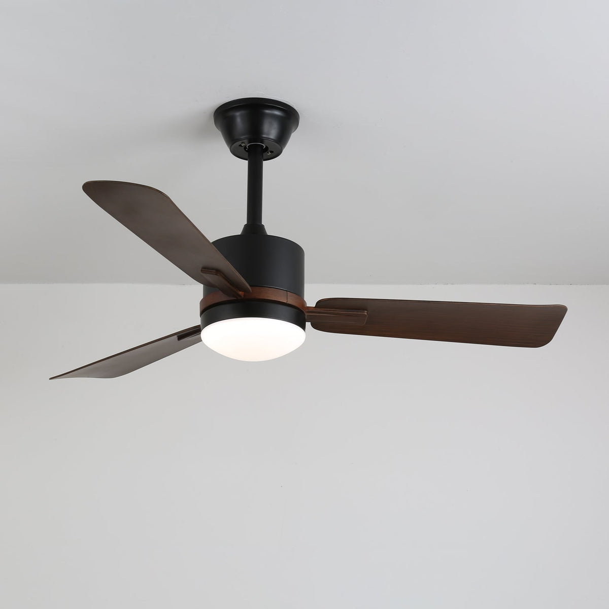 Zeyra Moderne plafondventilator met verlichting van walnoothout
