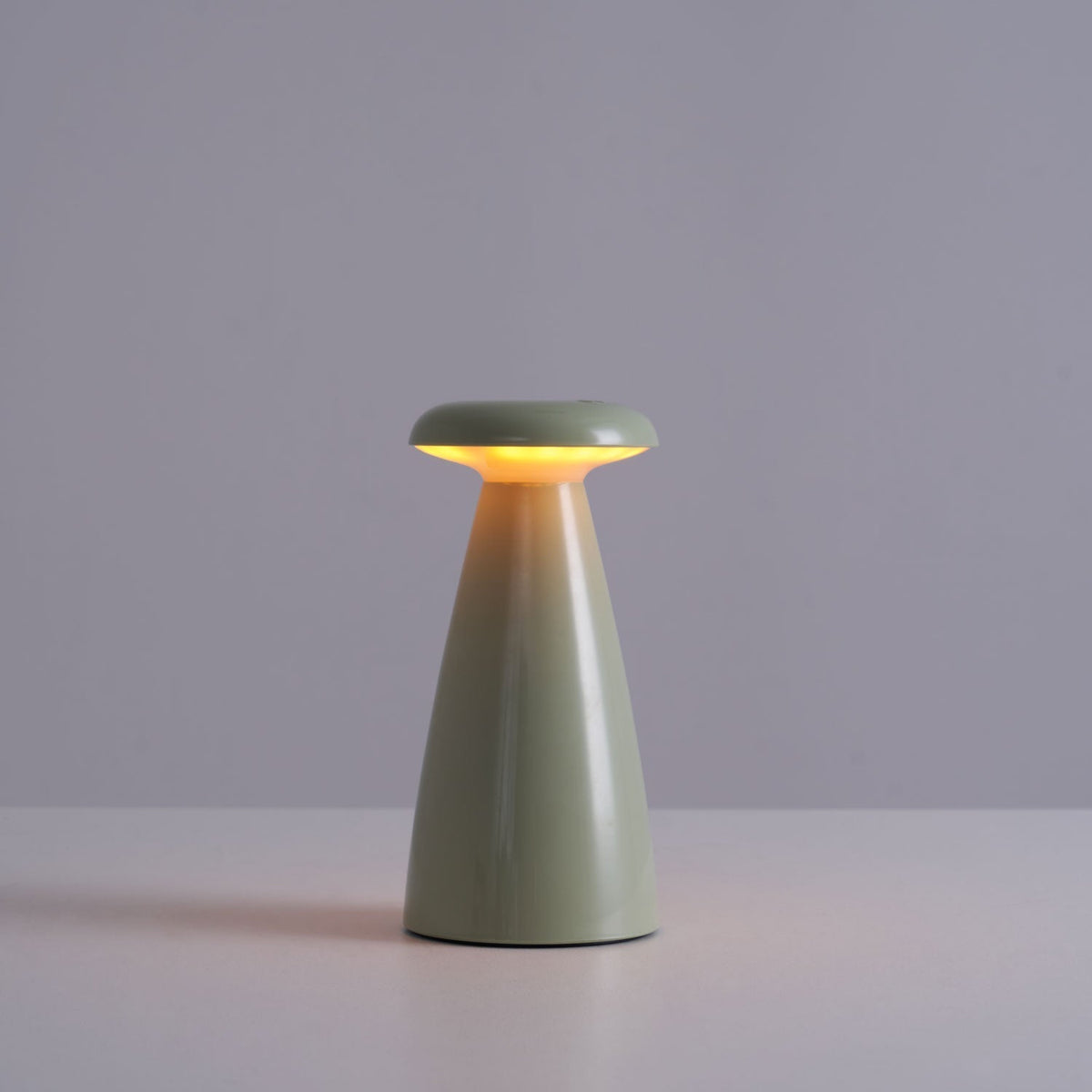 Mushroove tafellamp van keramiek in minimalistisch ontwerp
