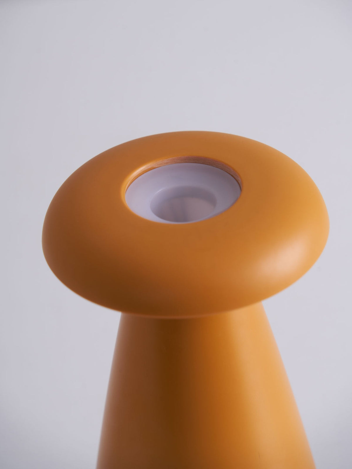 Mushroove tafellamp van keramiek in minimalistisch ontwerp