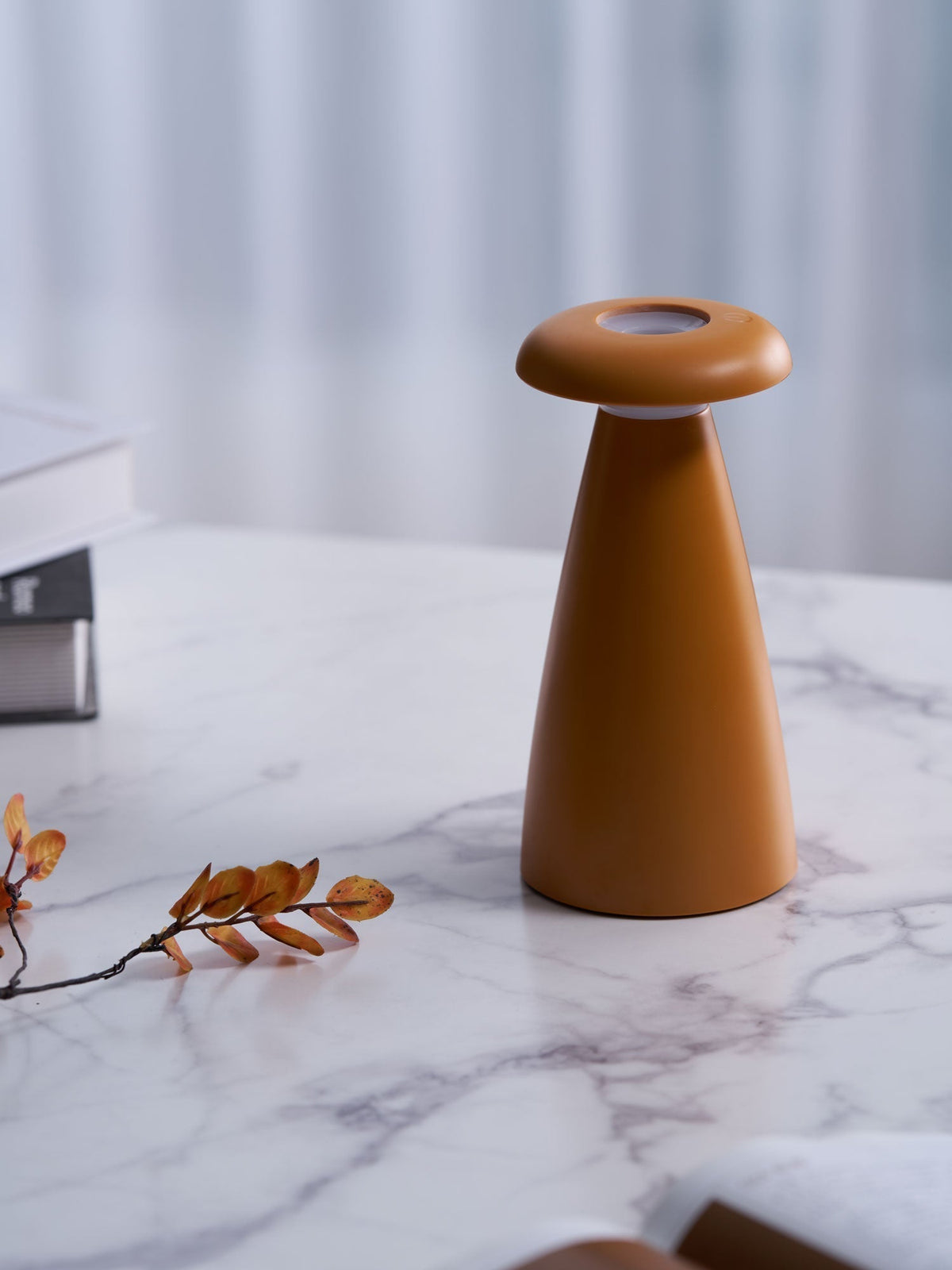 Mushroove tafellamp van keramiek in minimalistisch ontwerp