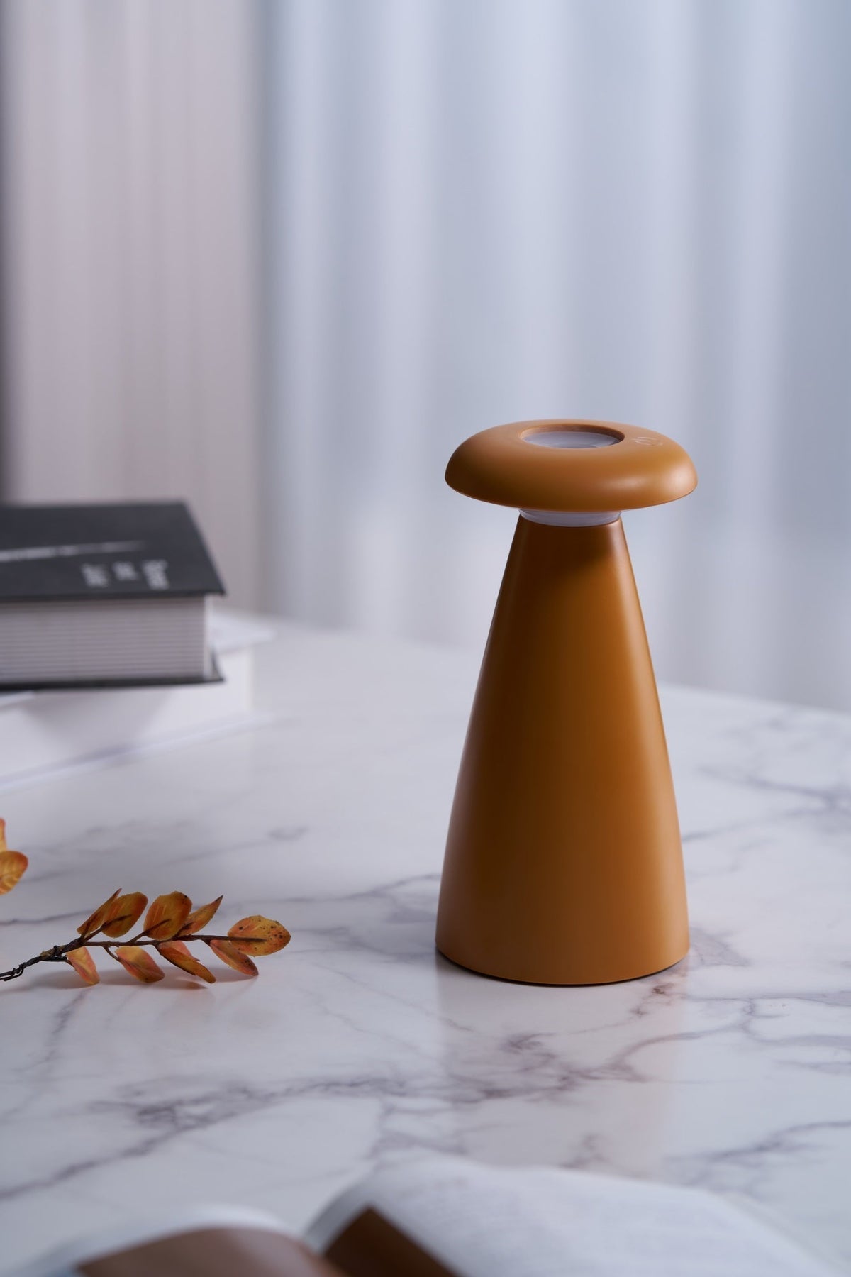 Mushroove tafellamp van keramiek in minimalistisch ontwerp