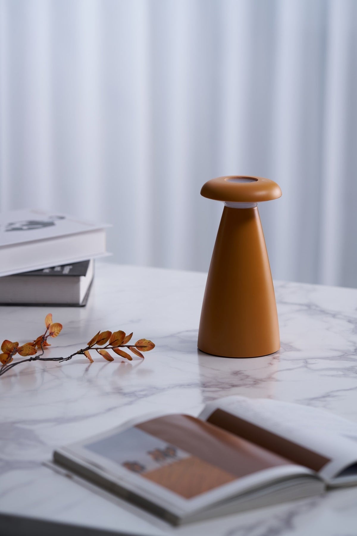 Mushroove tafellamp van keramiek in minimalistisch ontwerp