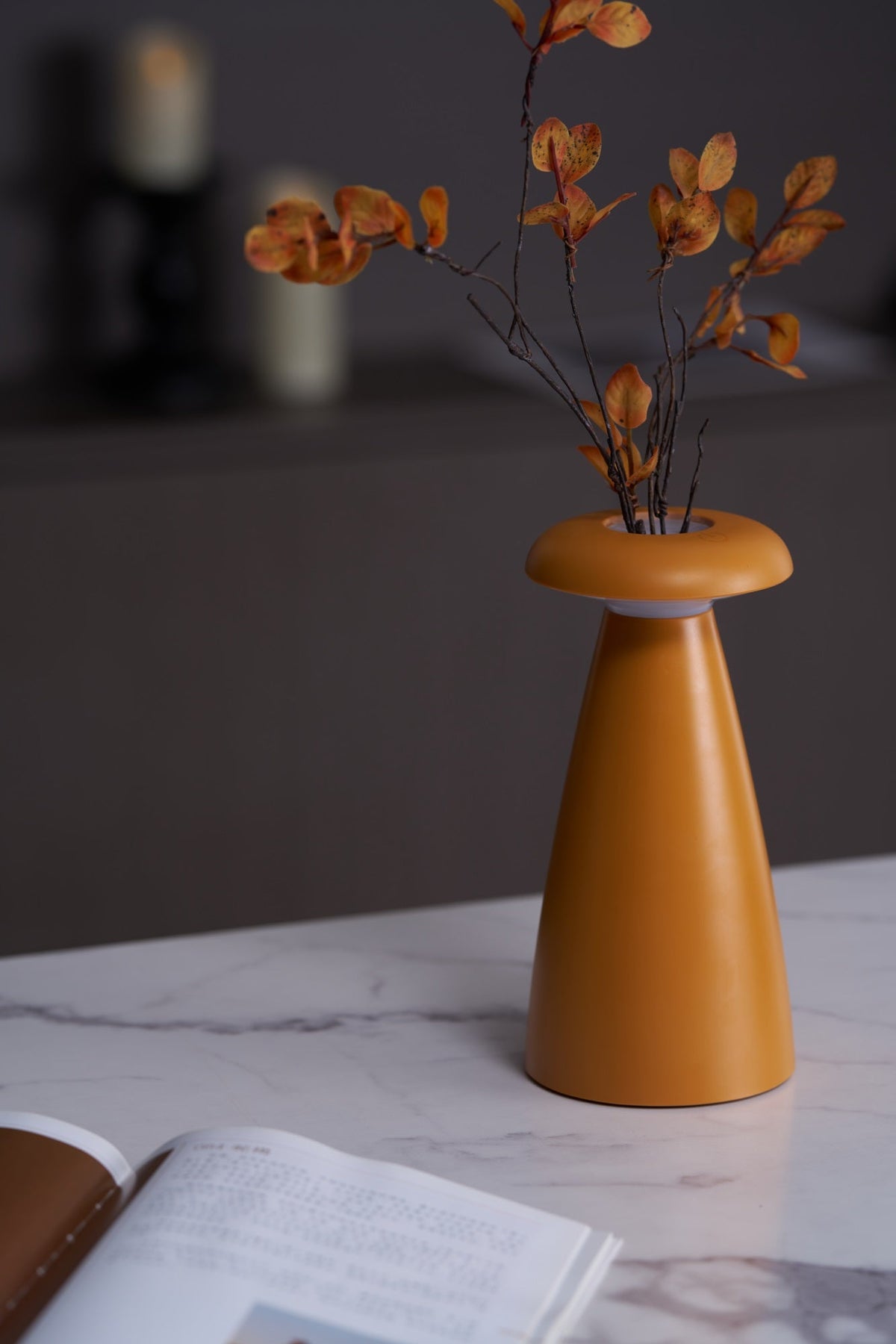 Mushroove tafellamp van keramiek in minimalistisch ontwerp