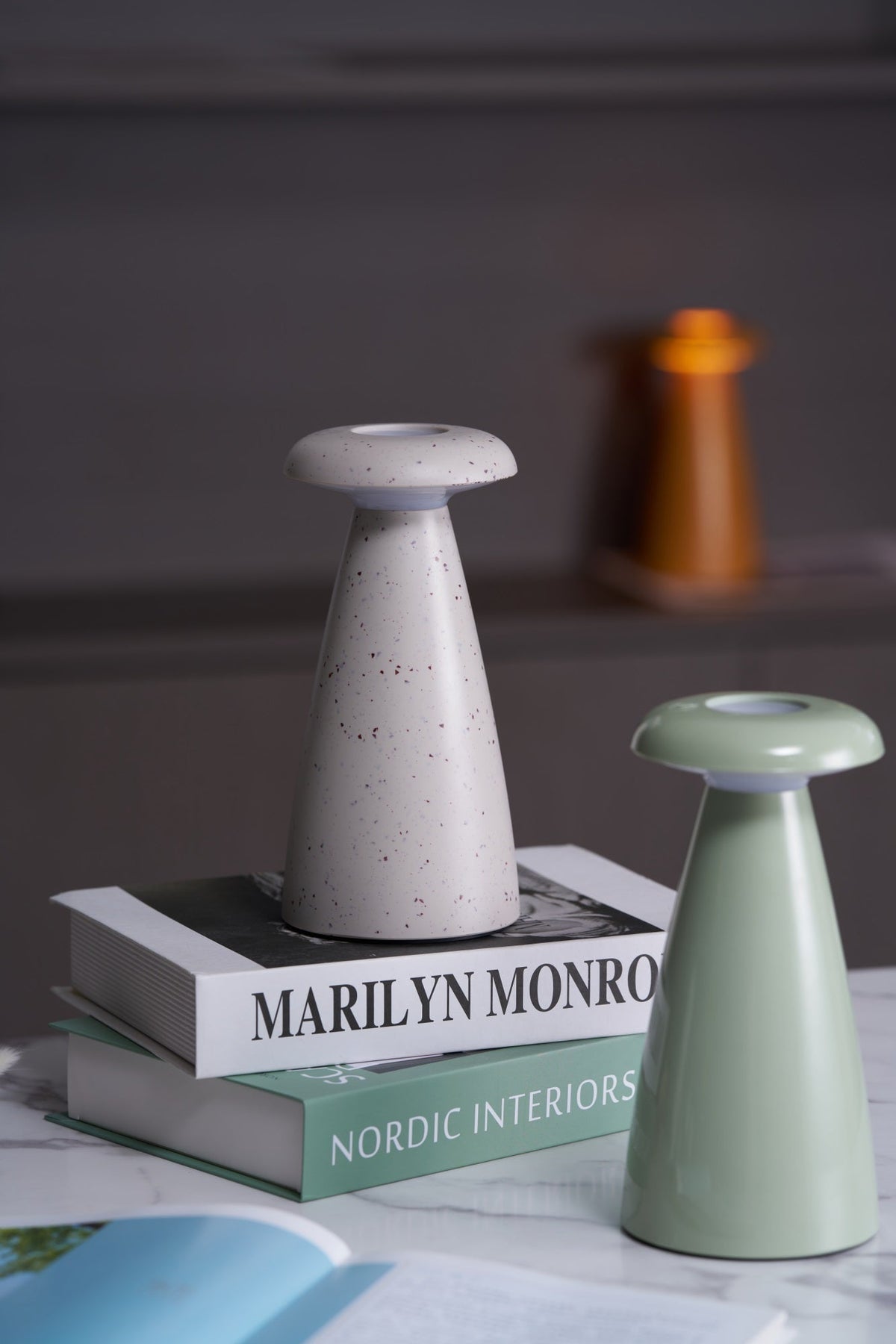 Mushroove tafellamp van keramiek in minimalistisch ontwerp