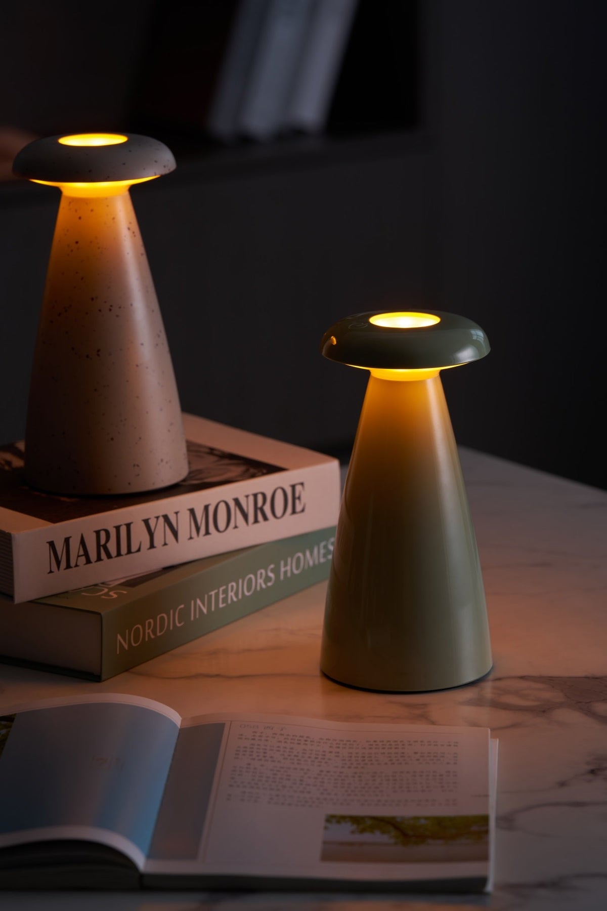 Mushroove tafellamp van keramiek in minimalistisch ontwerp