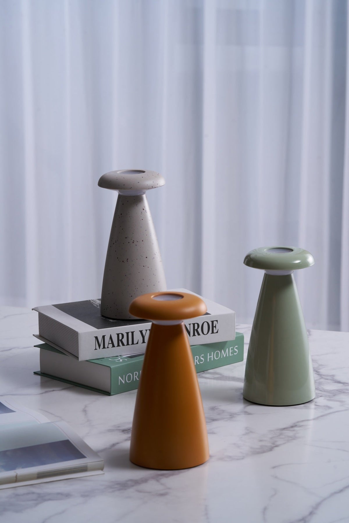 Mushroove tafellamp van keramiek in minimalistisch ontwerp