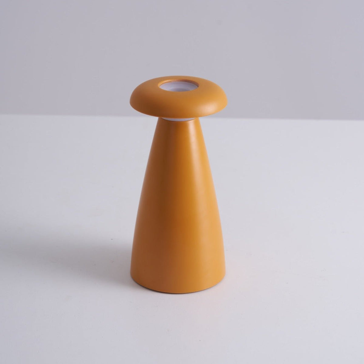 Mushroove tafellamp van keramiek in minimalistisch ontwerp