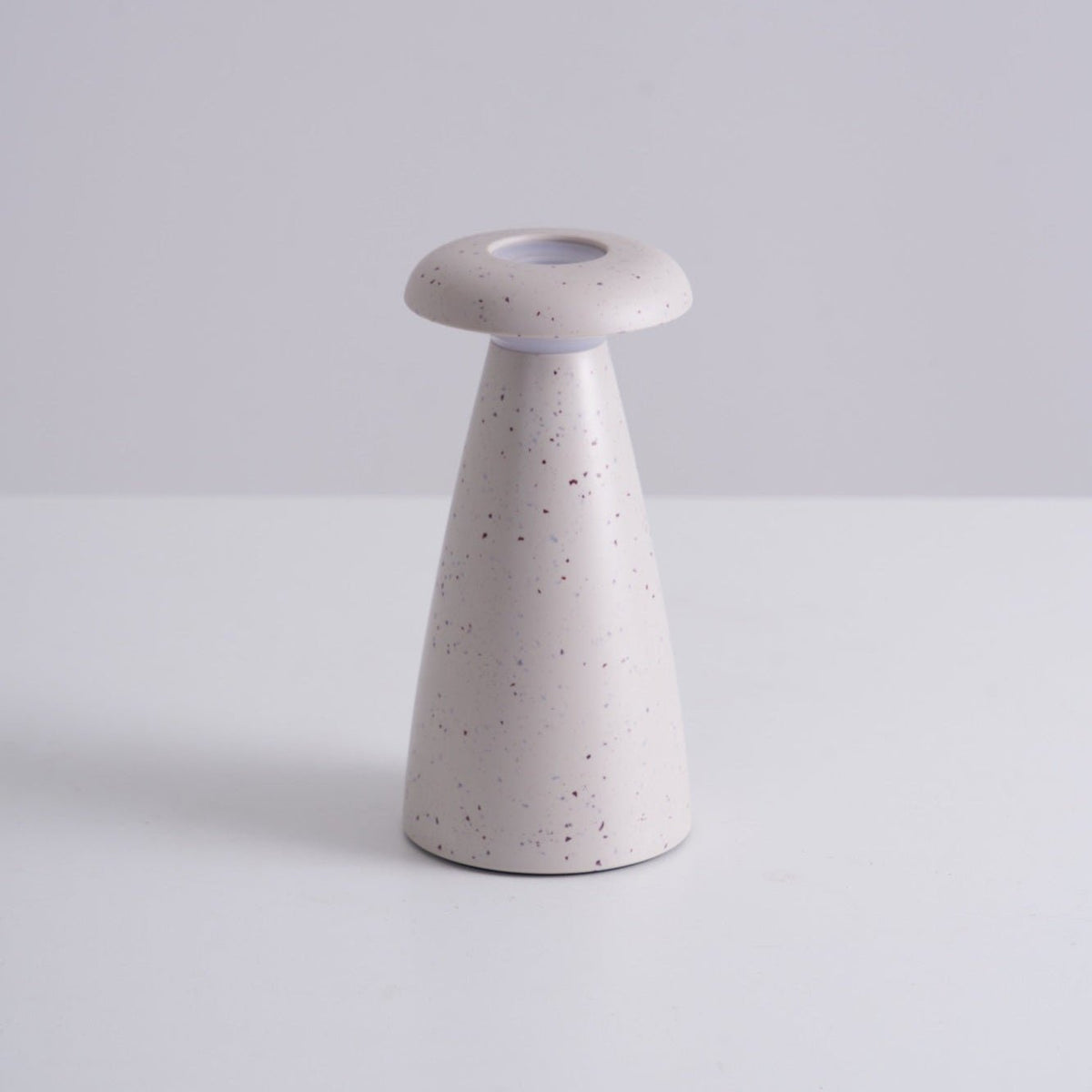 Mushroove tafellamp van keramiek in minimalistisch ontwerp