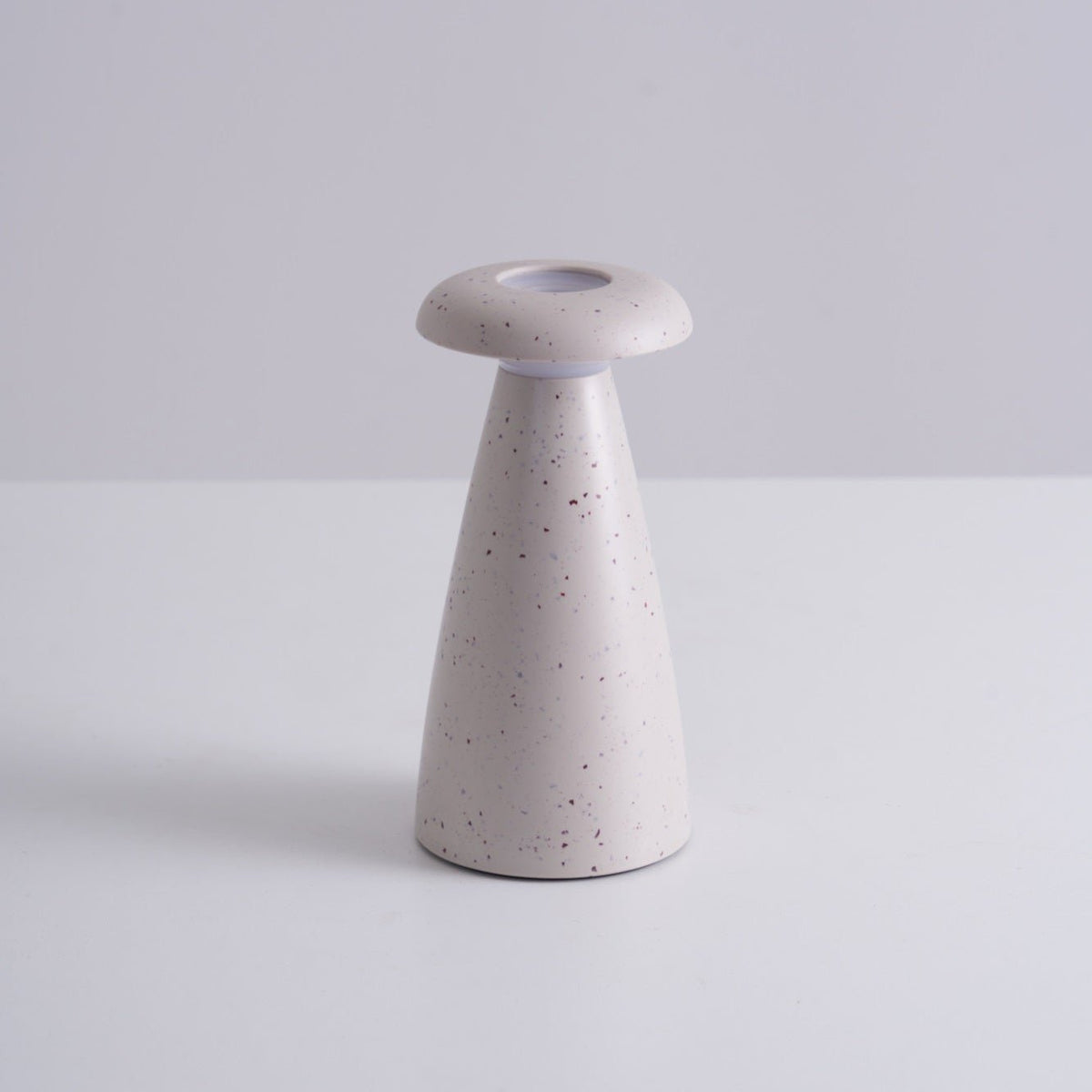 Mushroove tafellamp van keramiek in minimalistisch ontwerp