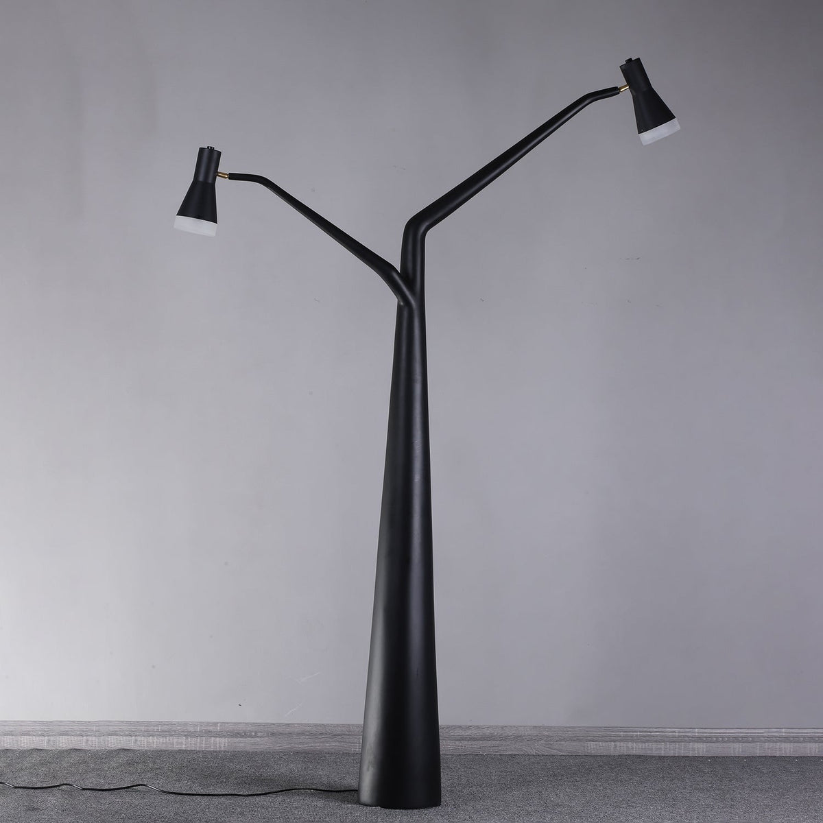 Lylirarae vloerlamp in zwart, takkenstijl