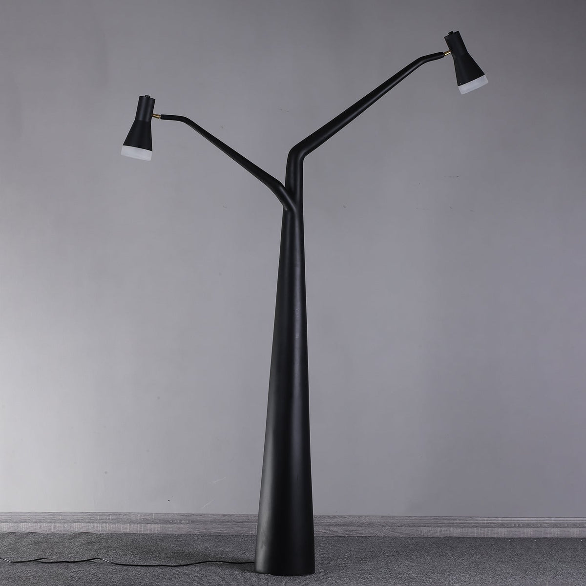 Lylirarae vloerlamp in zwart, takkenstijl