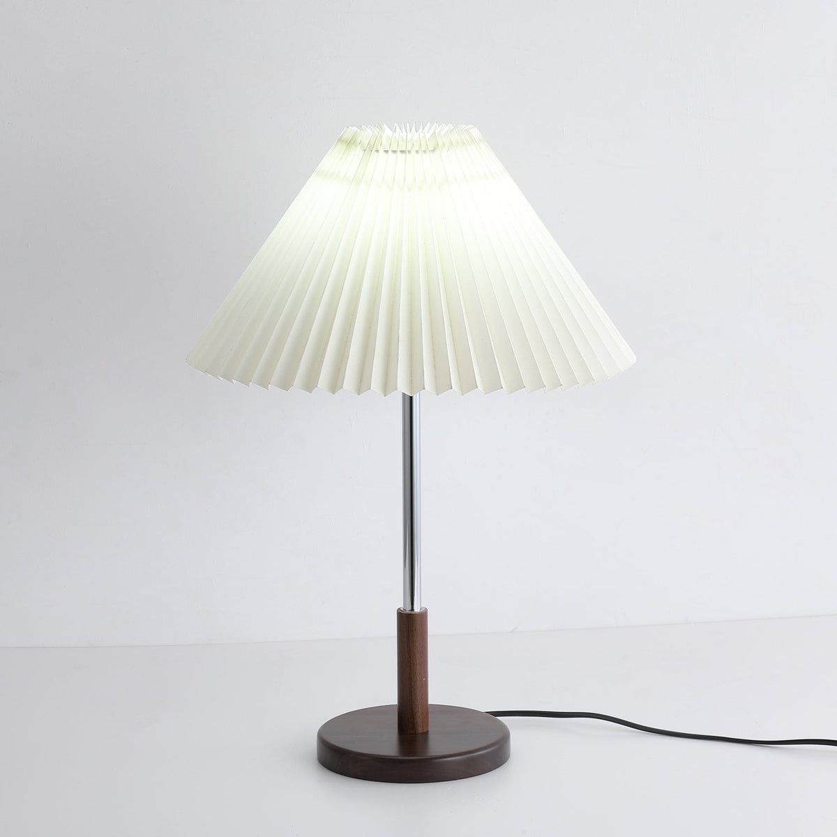 Syliriella moderne tafellamp van hout