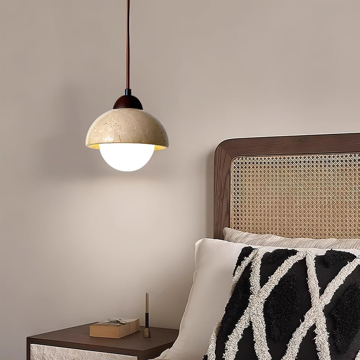 Lunex ronde hanglamp van geel travertin