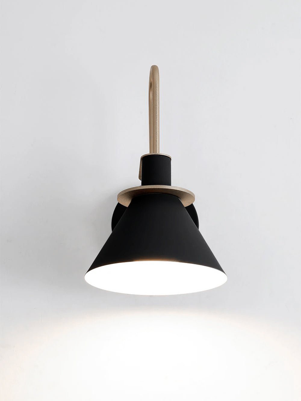 Solerine wandlamp zwart goud minimalistisch