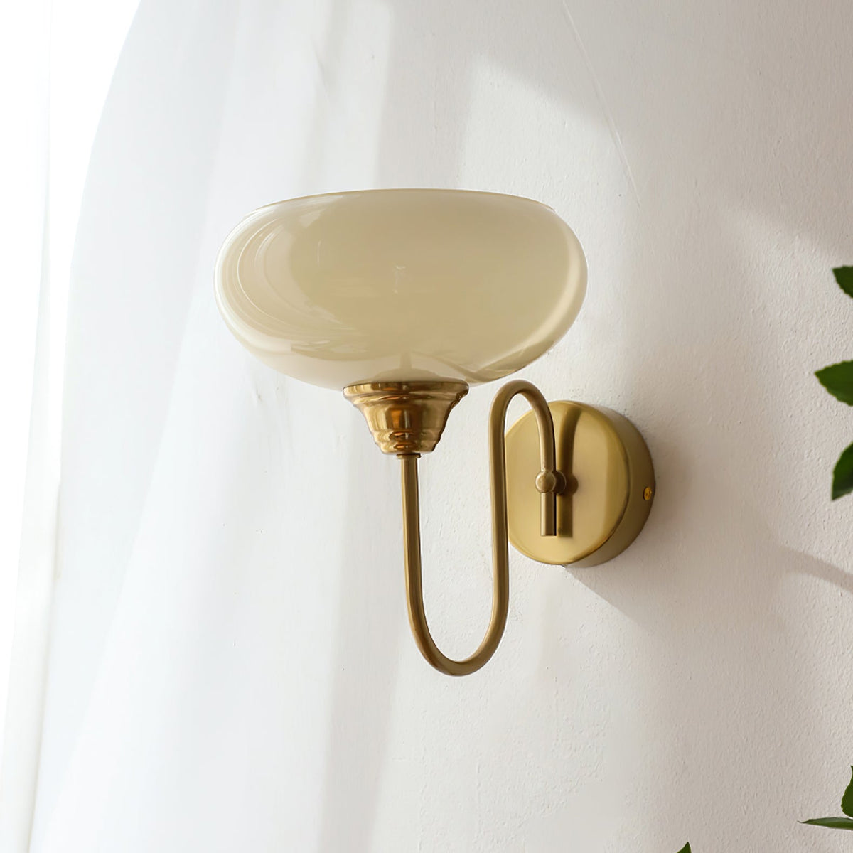 Ophaan wandlamp