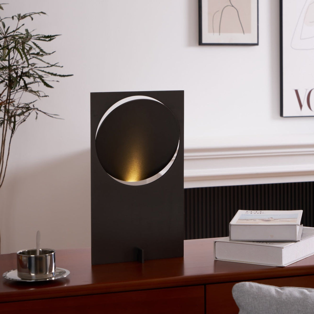 Sixor tafellamp van staal met futuristisch design