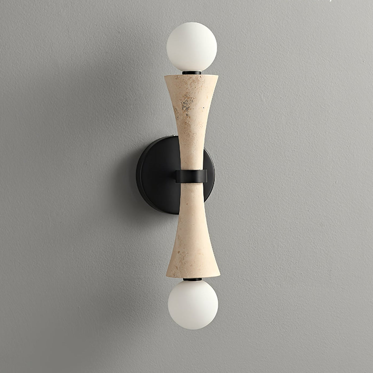 Oloriel sculpturale wandlamp van geel travertin
