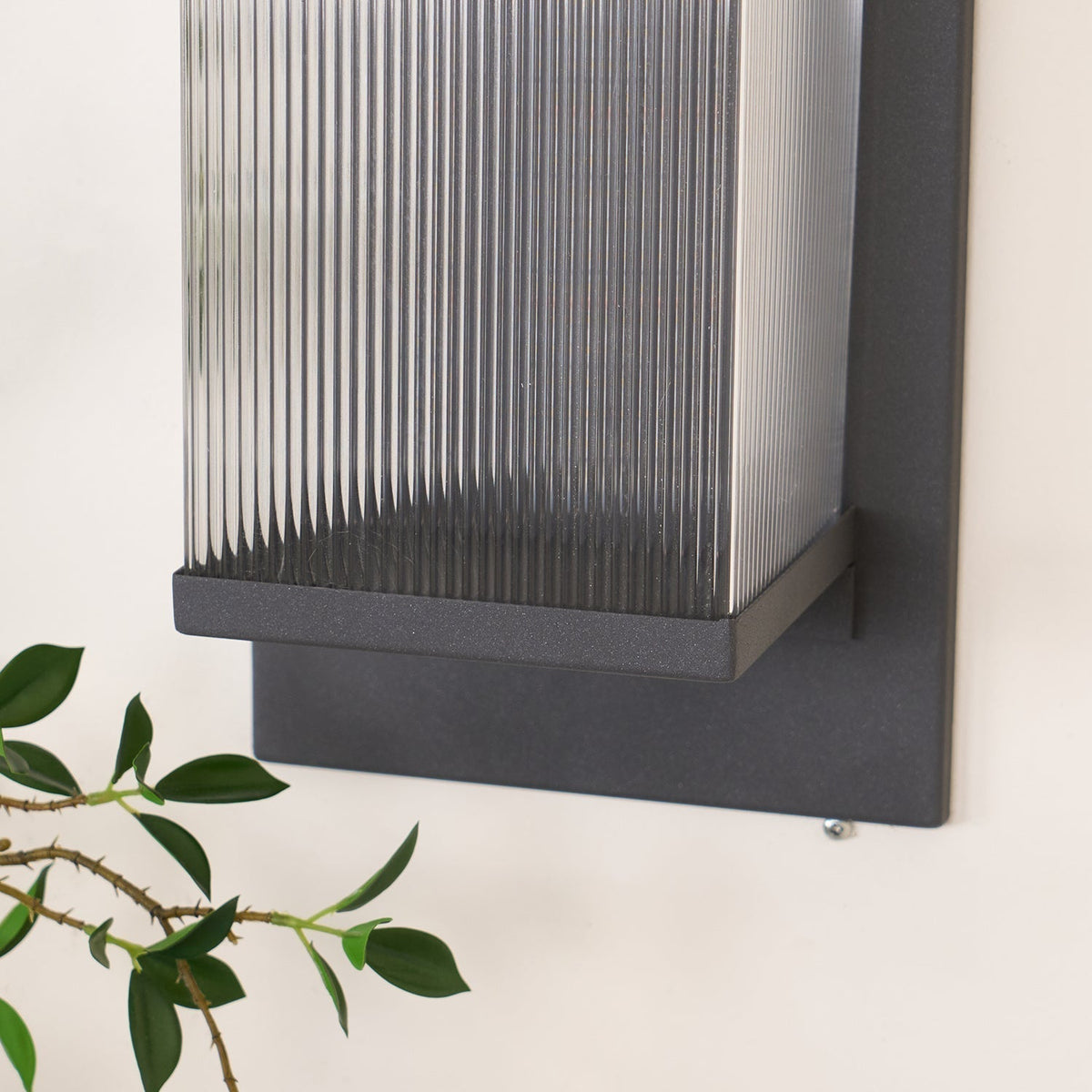 Feraraine Stalen eigentijdse wandlamp in Contempo Style