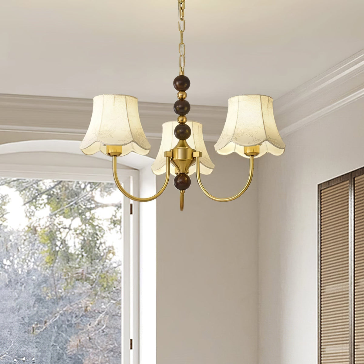 Orchid kroonluchter met gouden stoffen kap