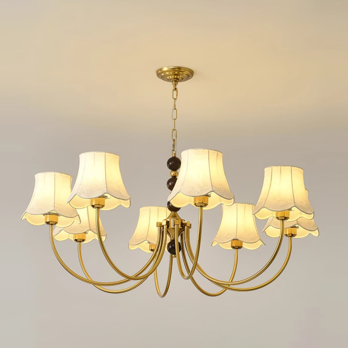 Orchid kroonluchter met gouden stoffen kap