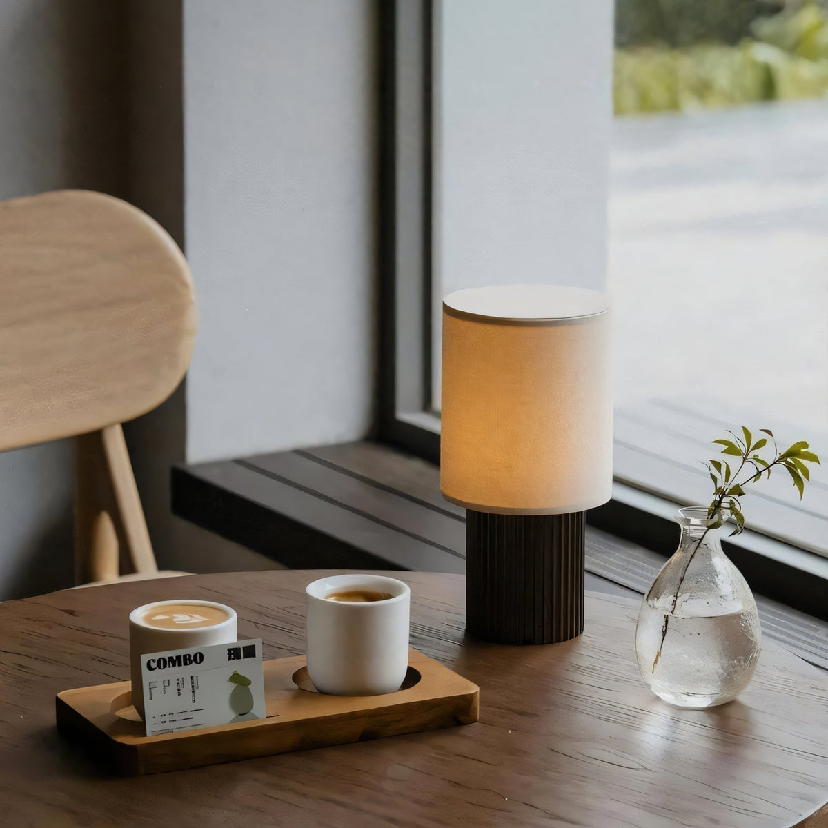 Ripples tafellamp van hout en stof