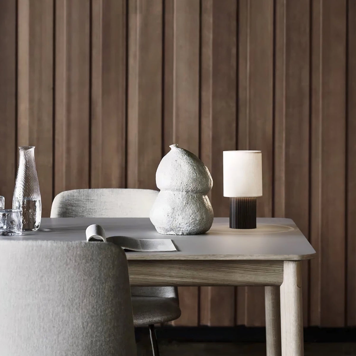 Ripples tafellamp van hout en stof
