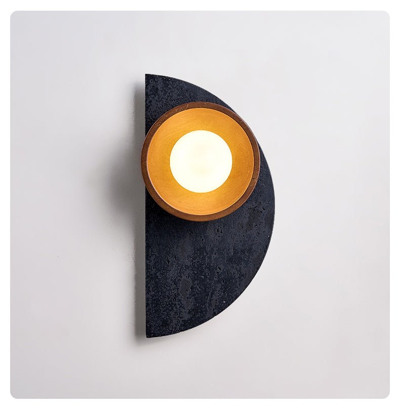 Luca wandlamp van walnoot en travertin