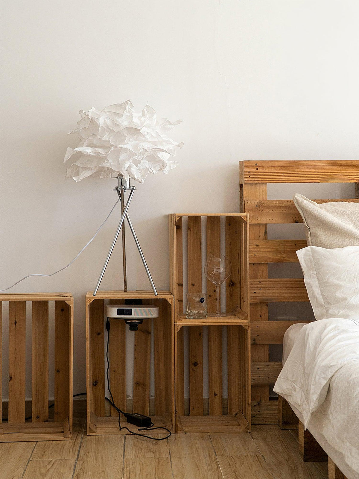 Moderne tafellamp van papier in peony-stijl