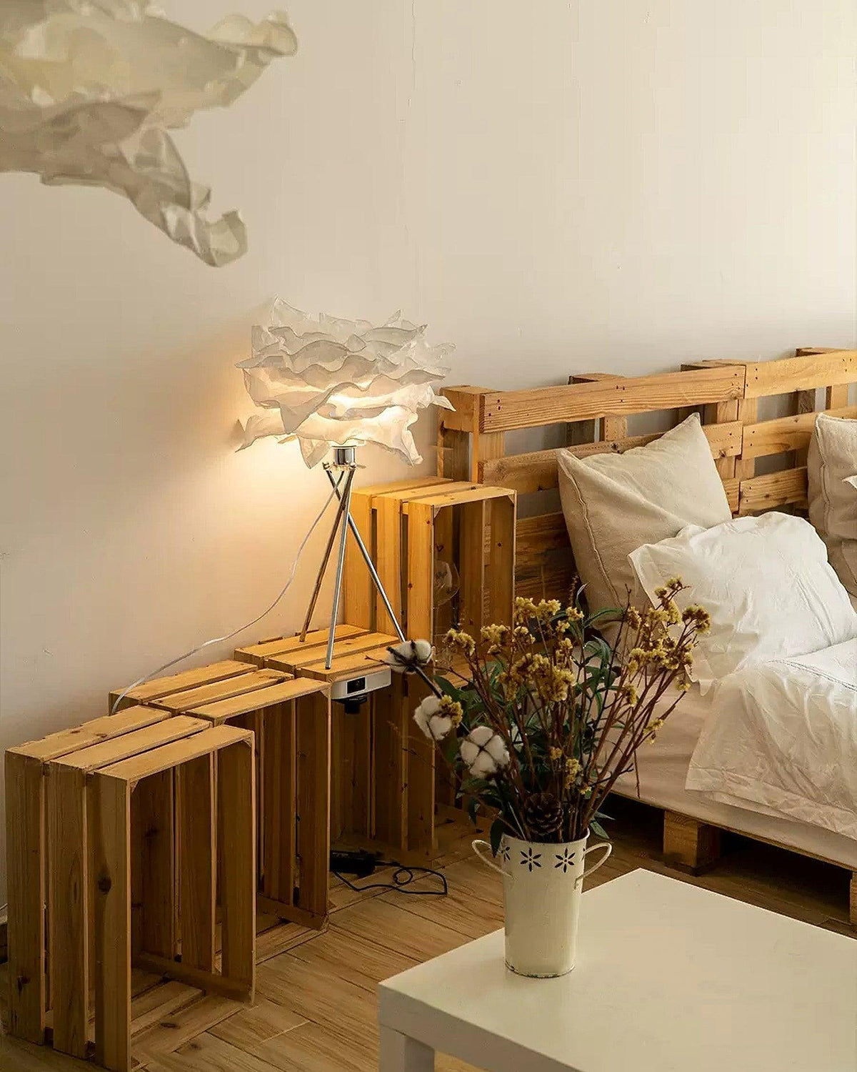 Moderne tafellamp van papier in peony-stijl