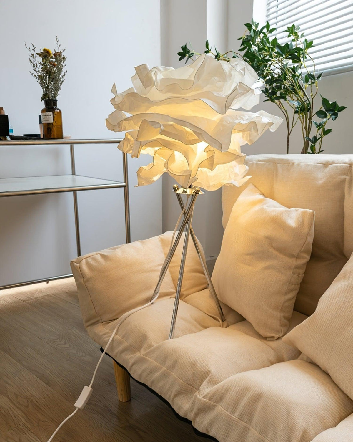 Moderne tafellamp van papier in peony-stijl