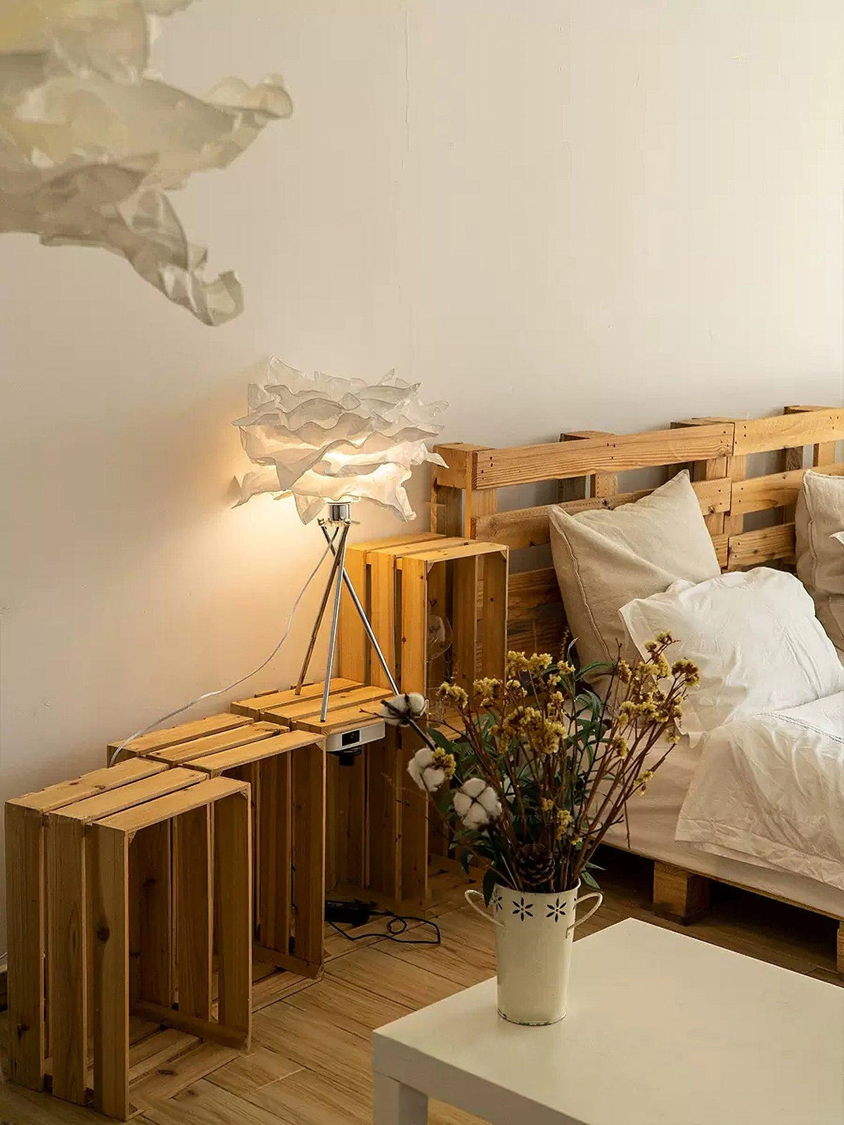 Moderne tafellamp van papier in peony-stijl