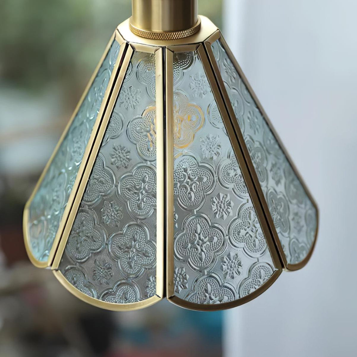 Arvane elegante hanglamp van messing en glas met gestructureerde kap