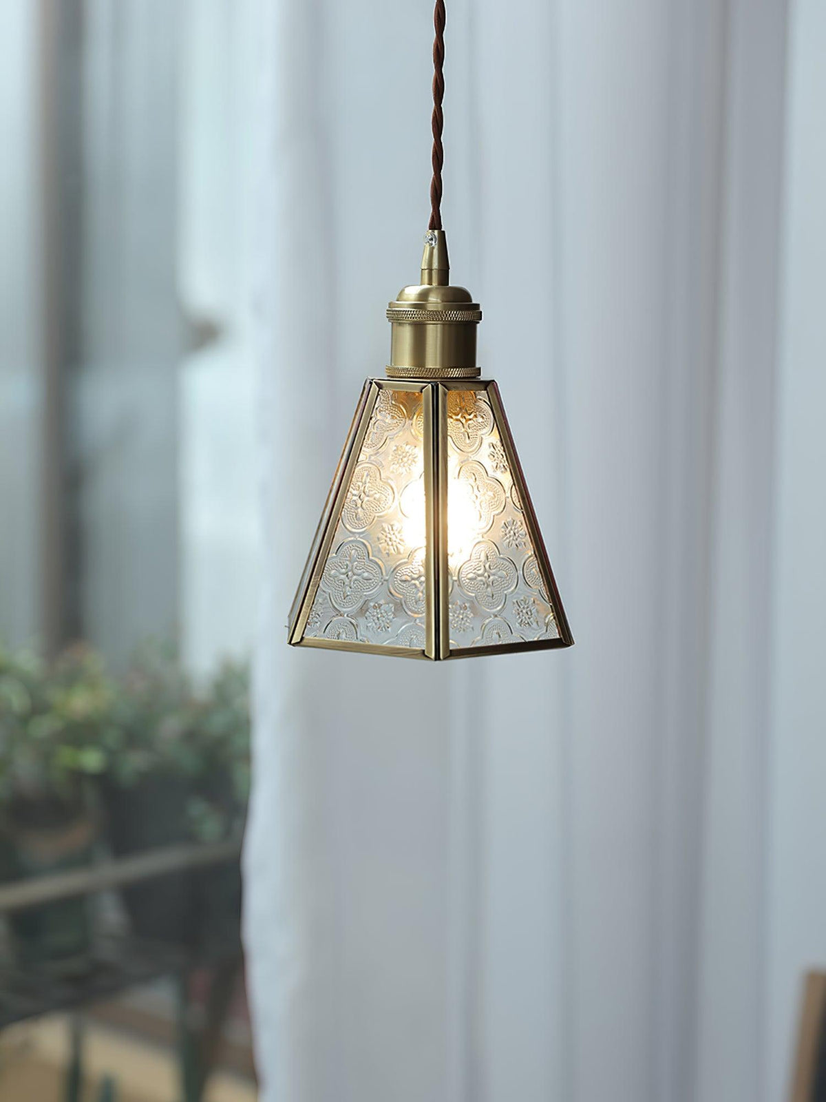 Arvane elegante hanglamp van messing en glas met gestructureerde kap